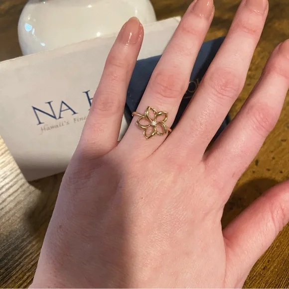 Na Hoku Floating Plumeria ring - Picture 3 of 6